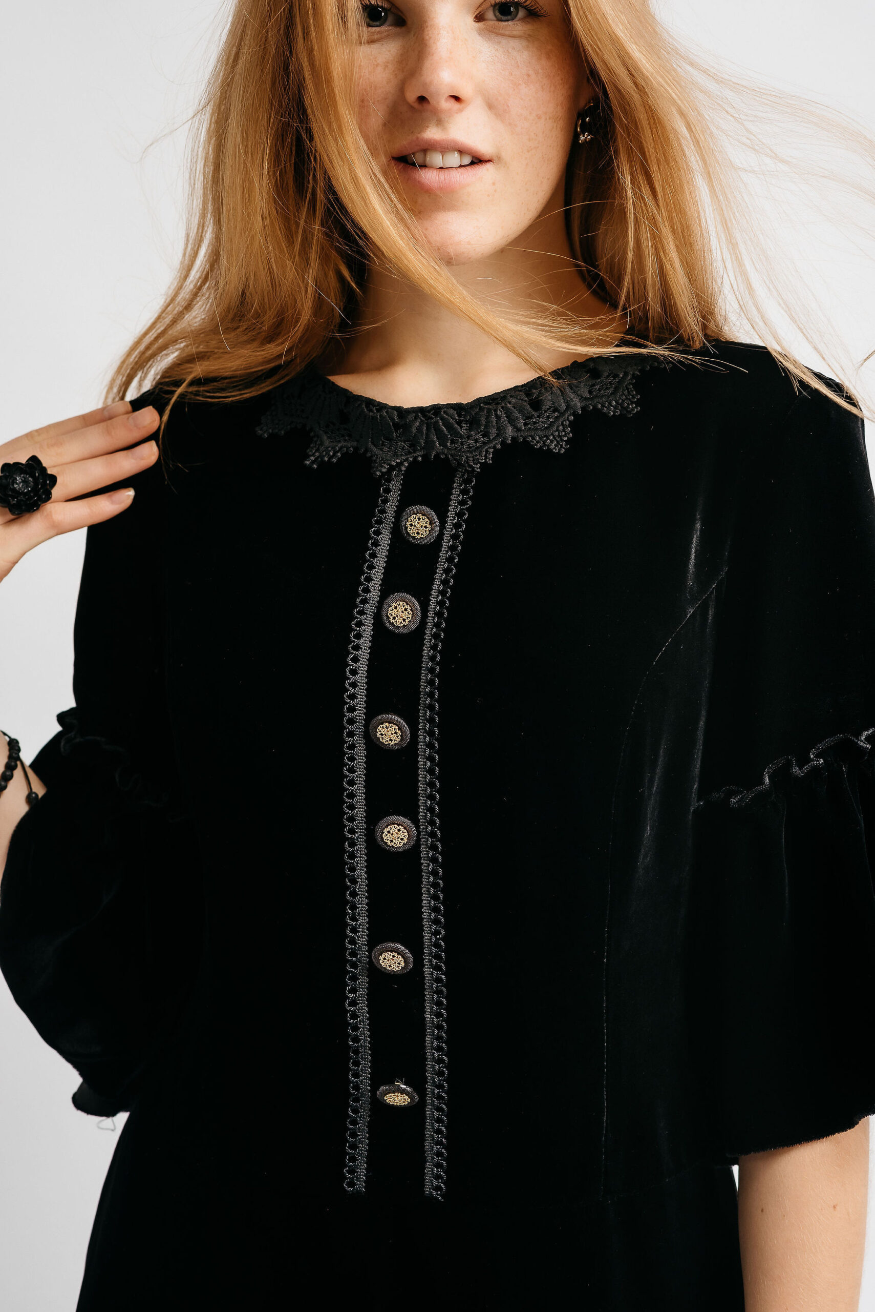 Decorative velvet dress - Image 6