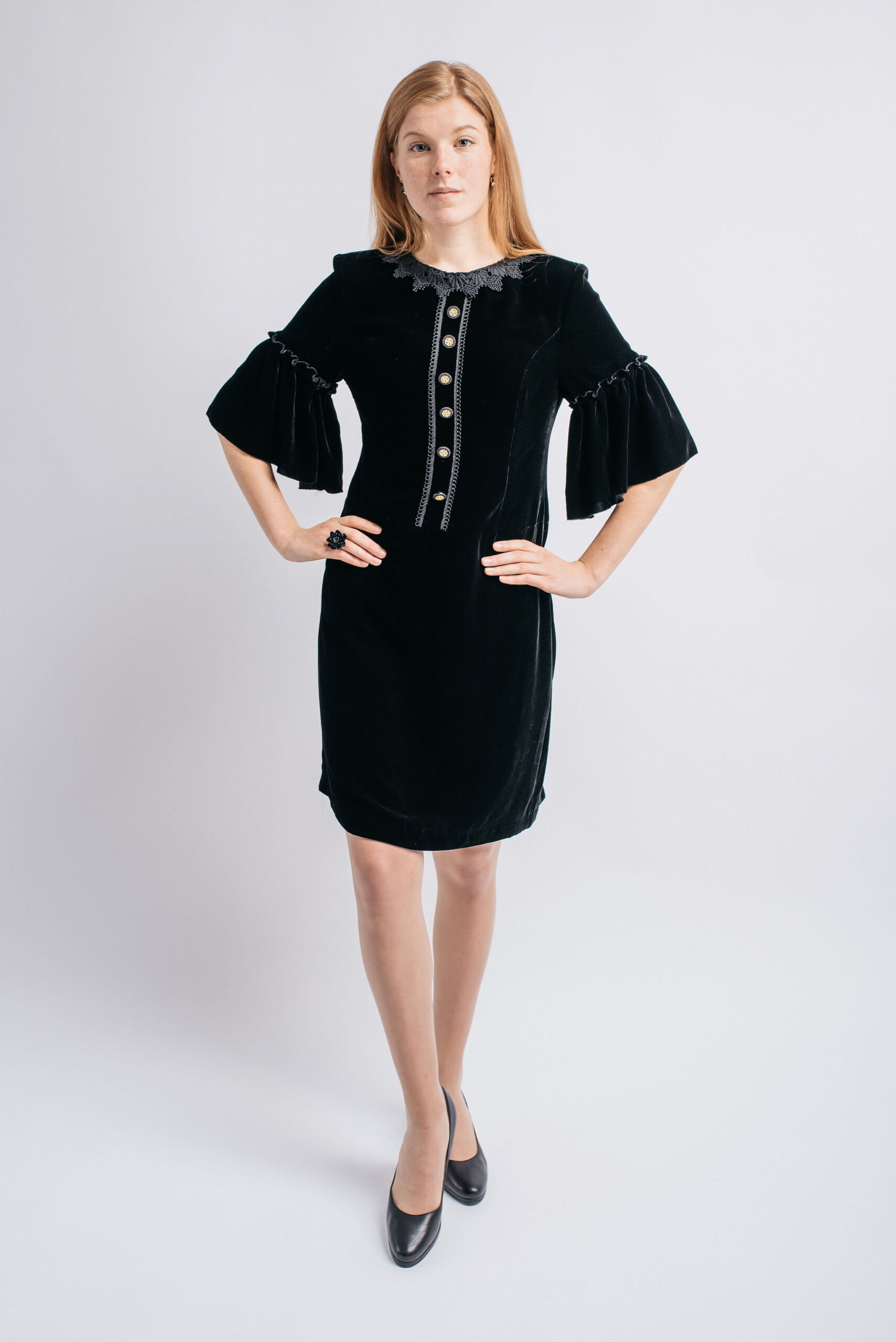 Decorative velvet dress - Image 2