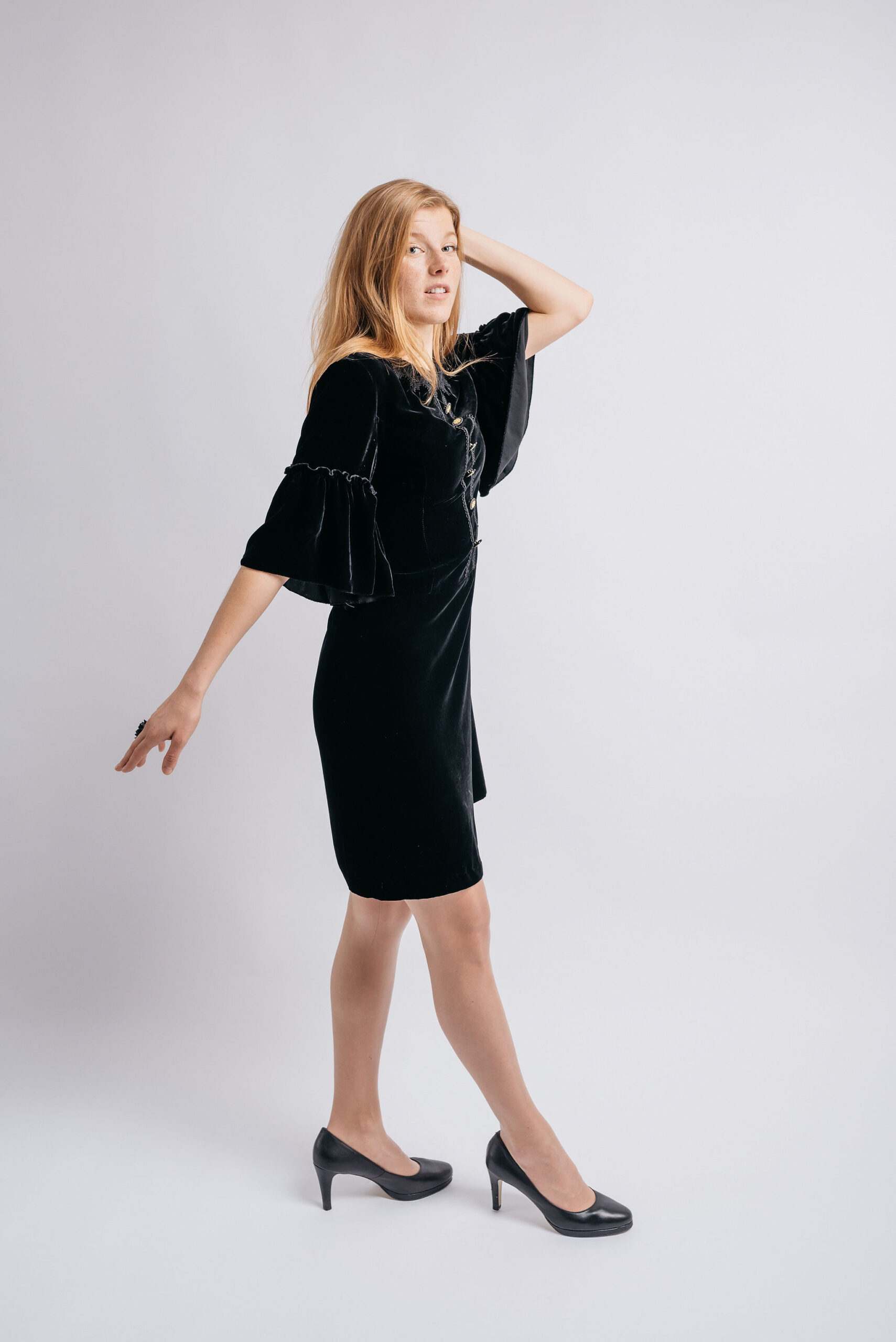 Decorative velvet dress - Image 3