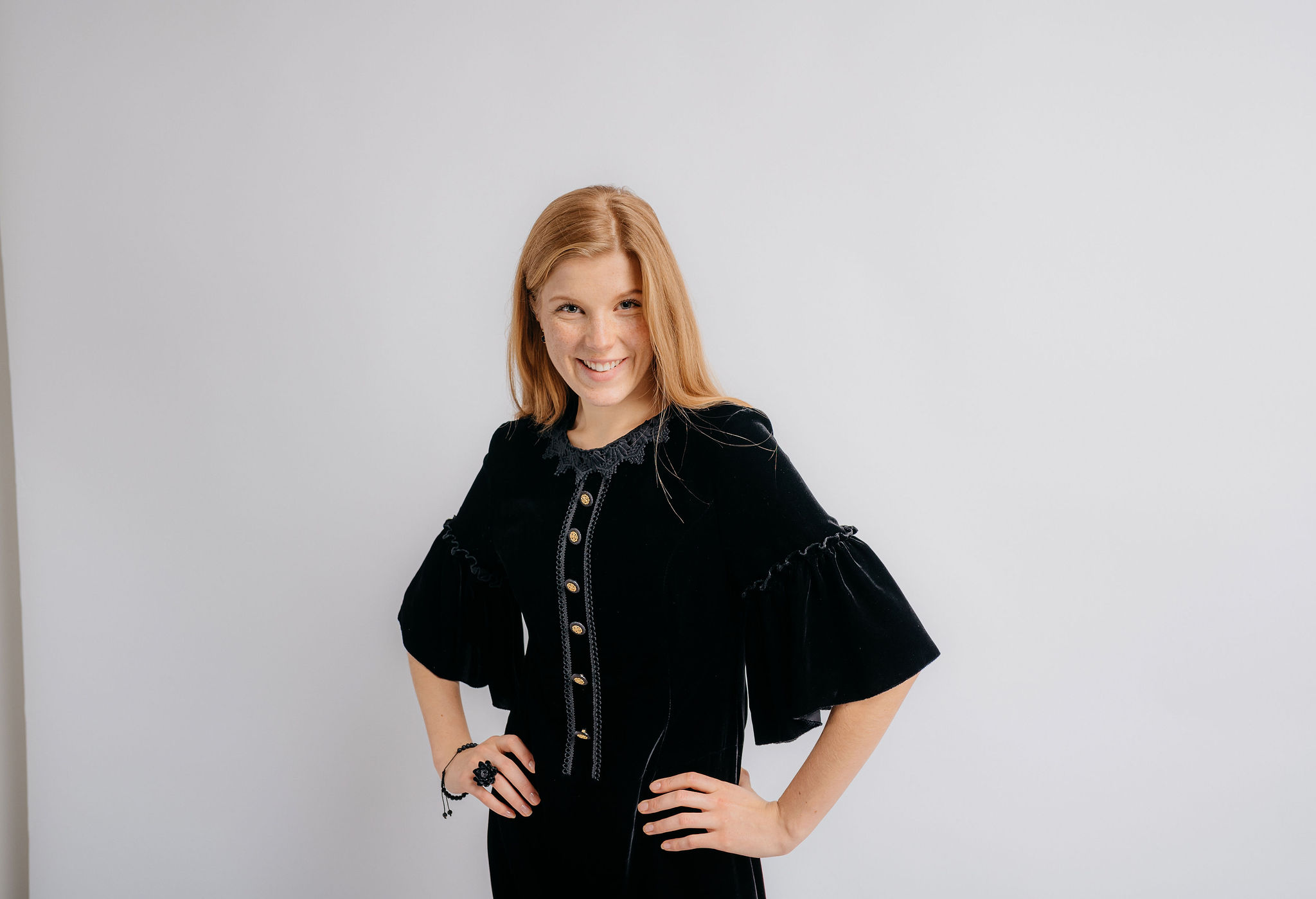 Decorative velvet dress - Image 5