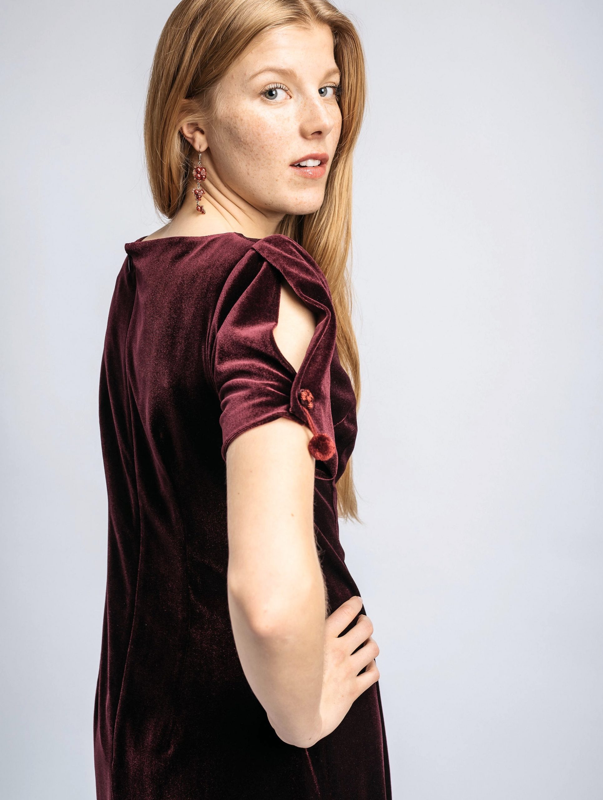 Velvet dress in wine red - Image 6