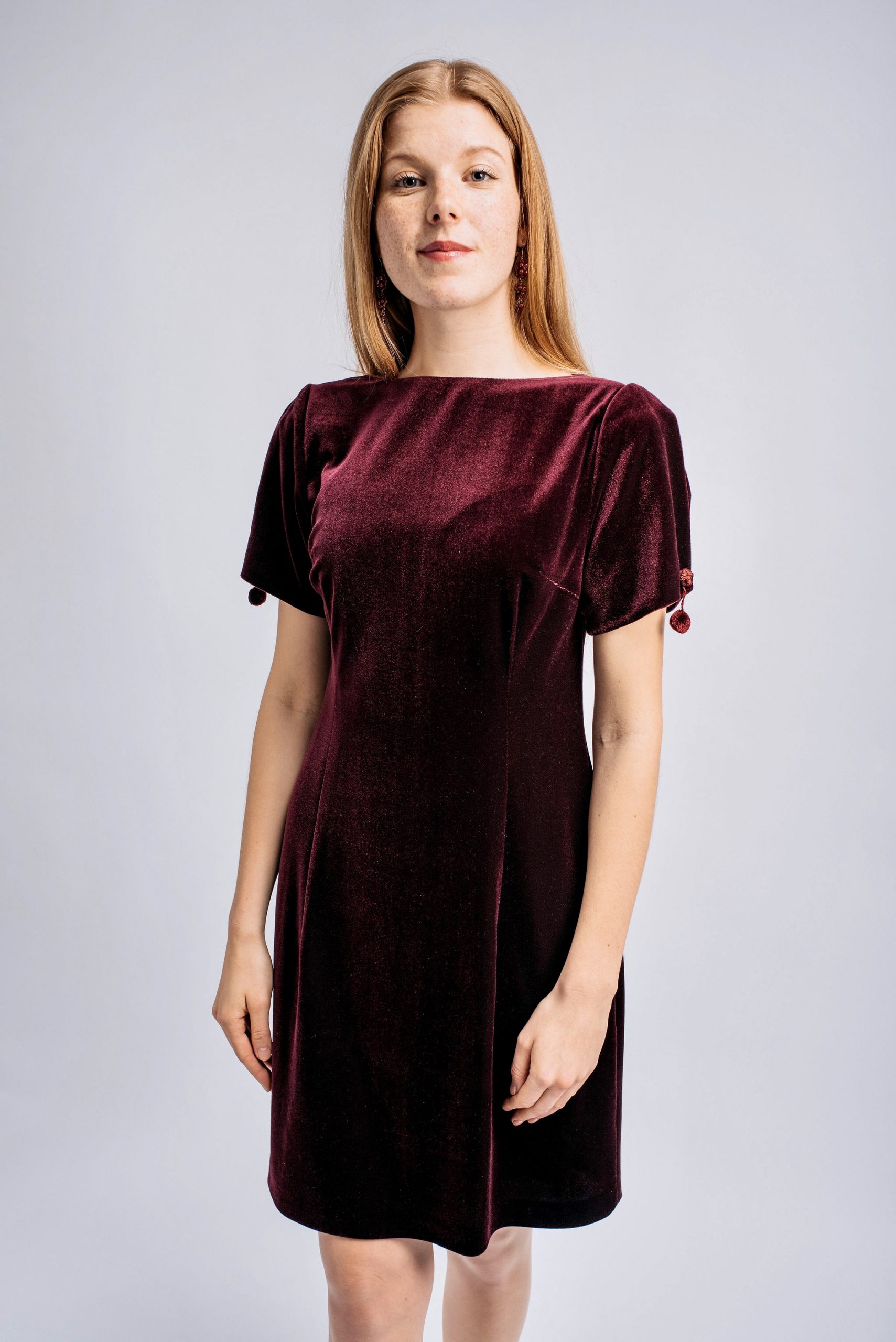 Velvet dress in wine red - Image 2